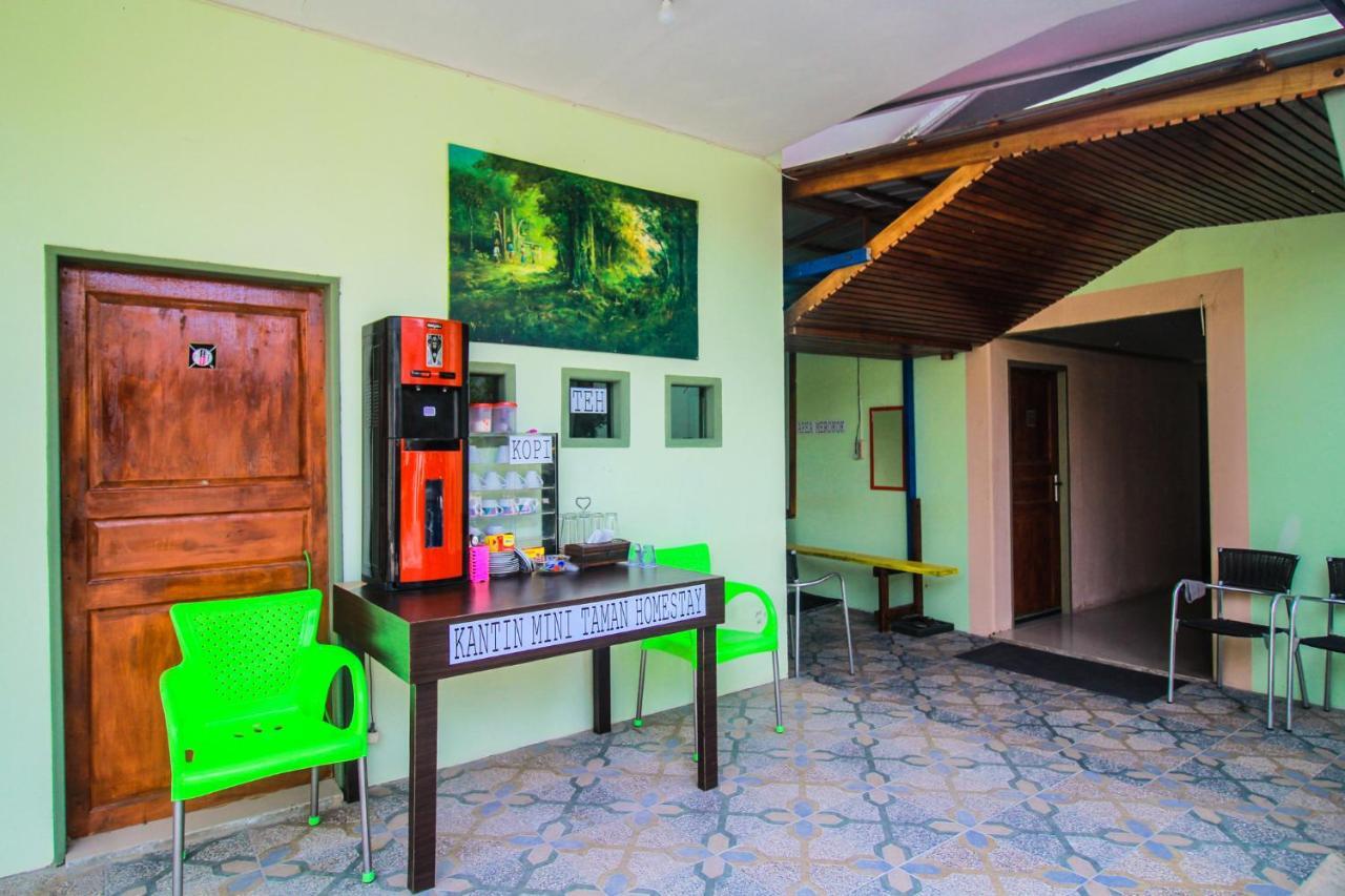 Oyo 1596 Taman Homestay Syariah Dumai Exterior photo